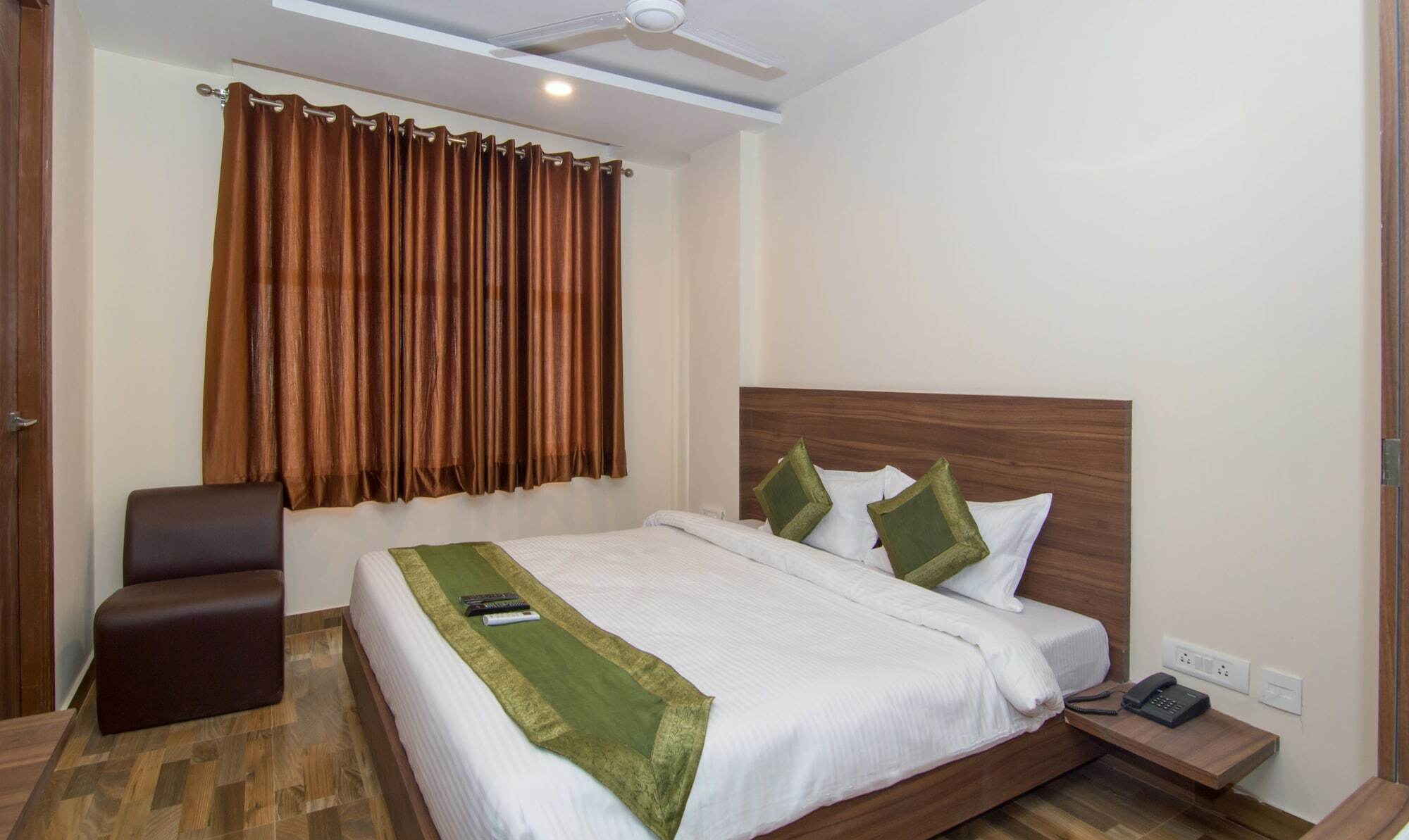 Treebo Trend Bipin International Hotel Lucknow Exterior foto